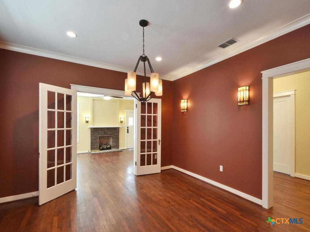 112 South Cypress Avenue #112 - Photo 3 of 29