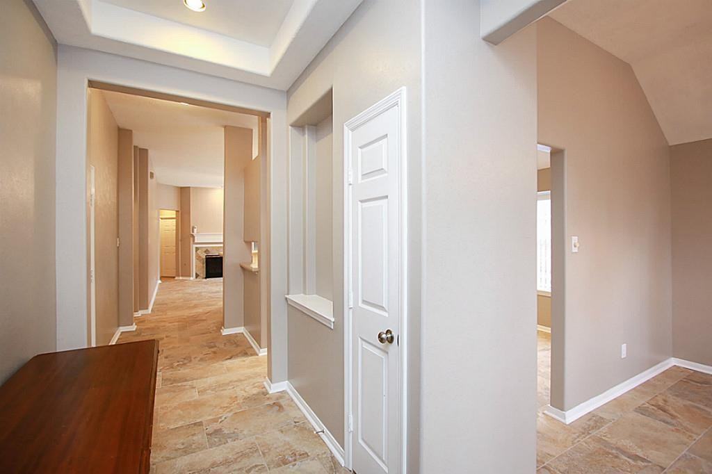 155 Avonlea Court #155 - Photo 4 of 11