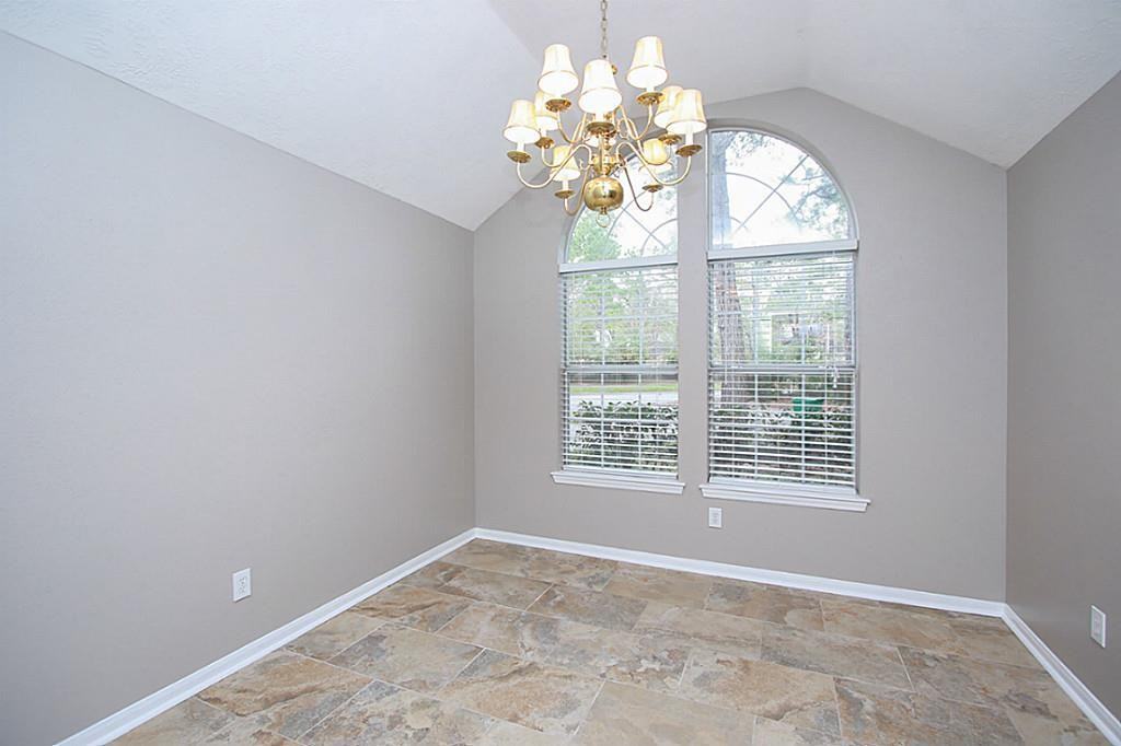 155 Avonlea Court #155 - Photo 5 of 11