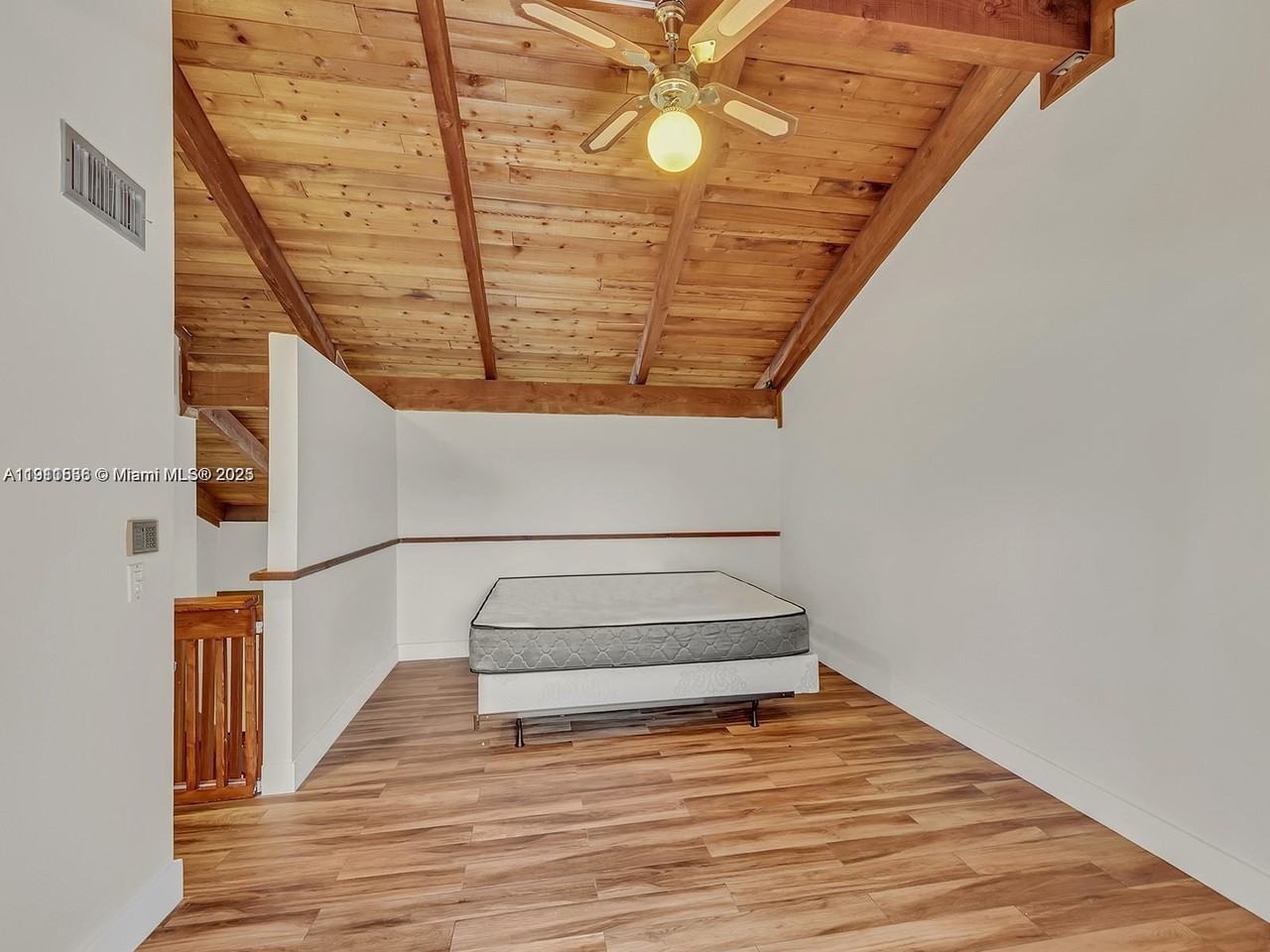 2701 Southwest 58th Manor #2701B - Photo 5 of 18