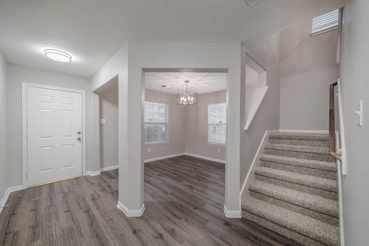 121 Rodeo Dr #121 - Photo 3 of 22