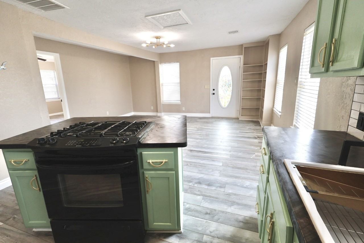 642 5th St #642 - Photo 4 of 20