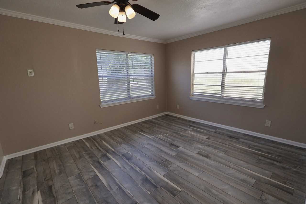 642 5th St #642 - Photo 6 of 20