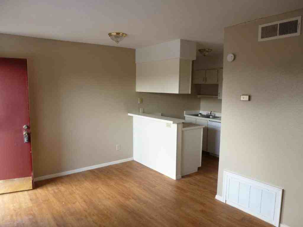 919 E 46th St #919 - Photo 3 of 6