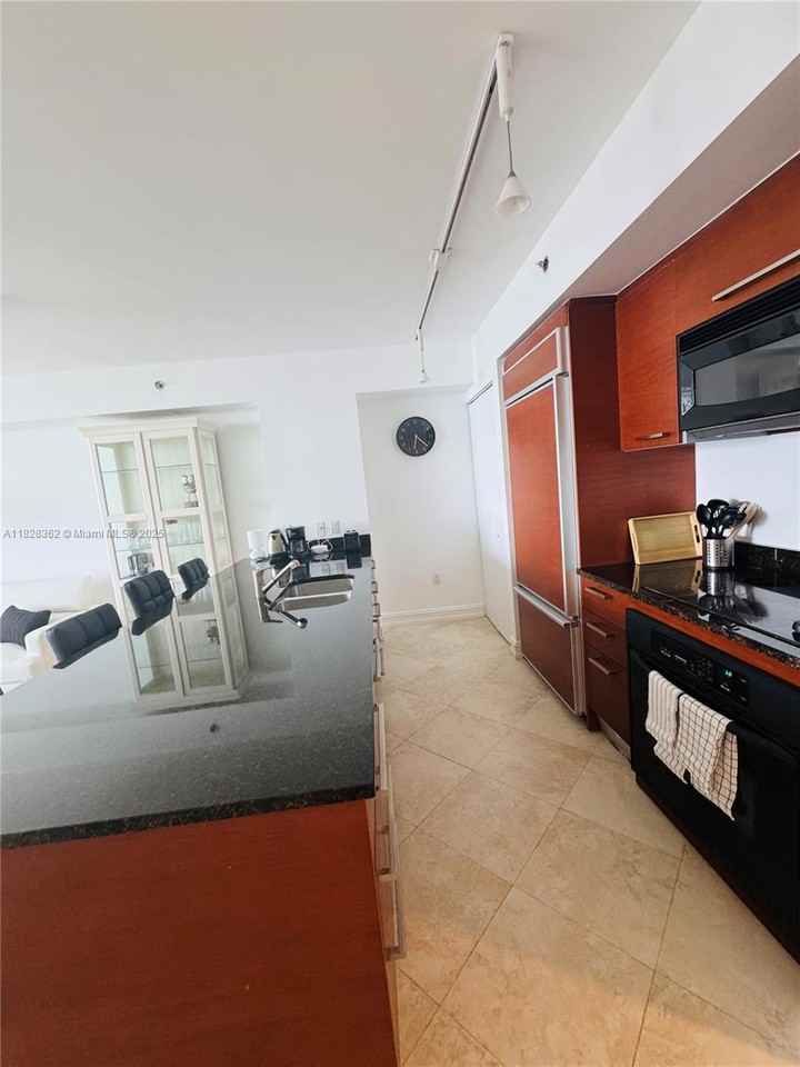 Oceanside #1830-2605 - Photo 4 of 38