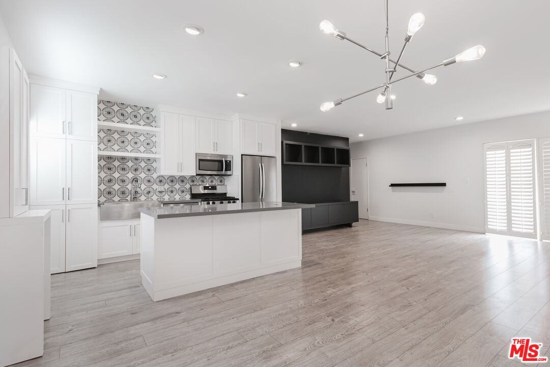 1233 North Laurel Avenue