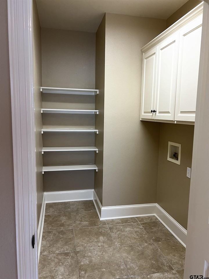 813 Keble Lane #813 - Photo 4 of 15