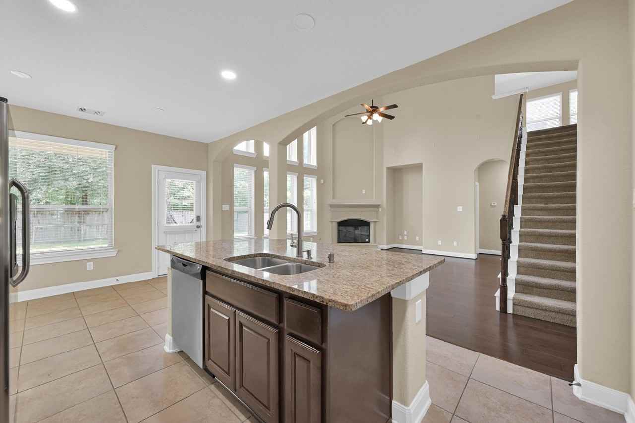 106 N Pinto Point Cir #106 - Photo 2 of 39