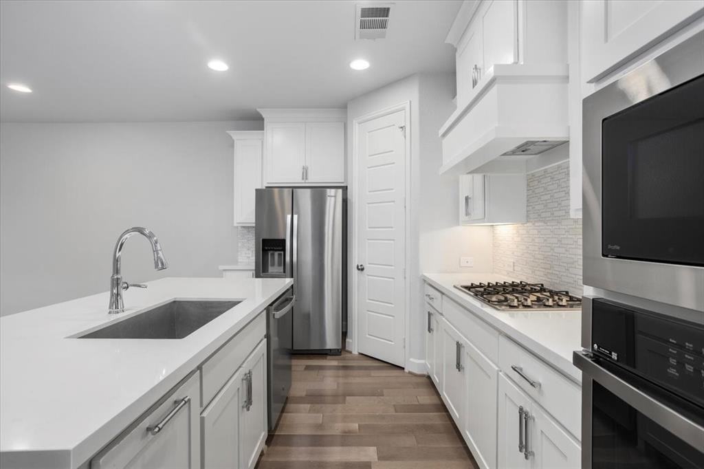 2240 Drake Street #2240 - Photo 2 of 31