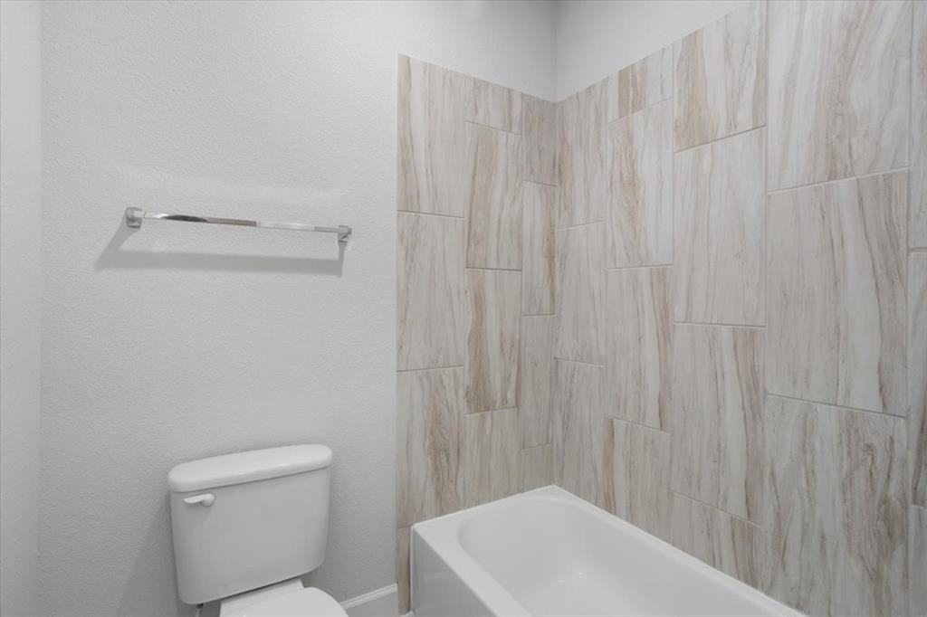 2240 Drake Street #2240 - Photo 6 of 31