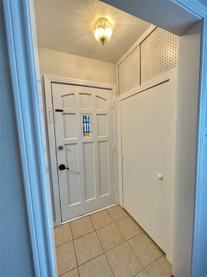 1112 Southampton Drive #1112