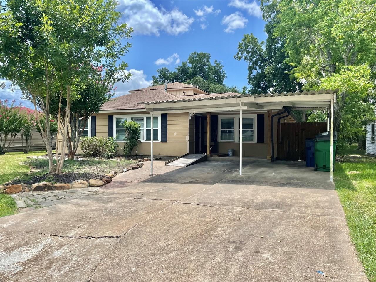 1112 Southampton St #1112 - Photo 3 of 40