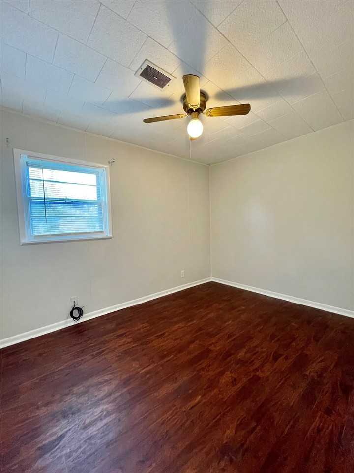 1112 Southampton St #1112 - Photo 6 of 40