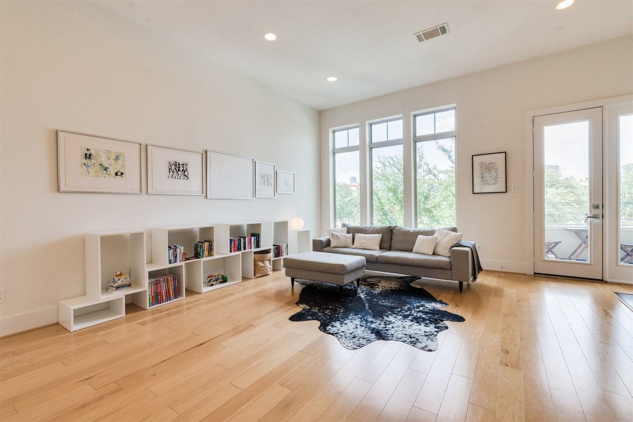 5429 Hidalgo St #5429B - Photo 3 of 38