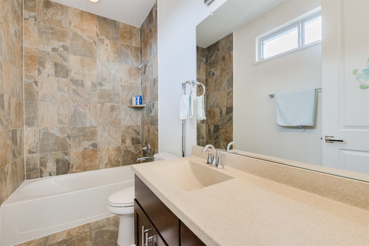 5429 Hidalgo St #5429B - Photo 5 of 38