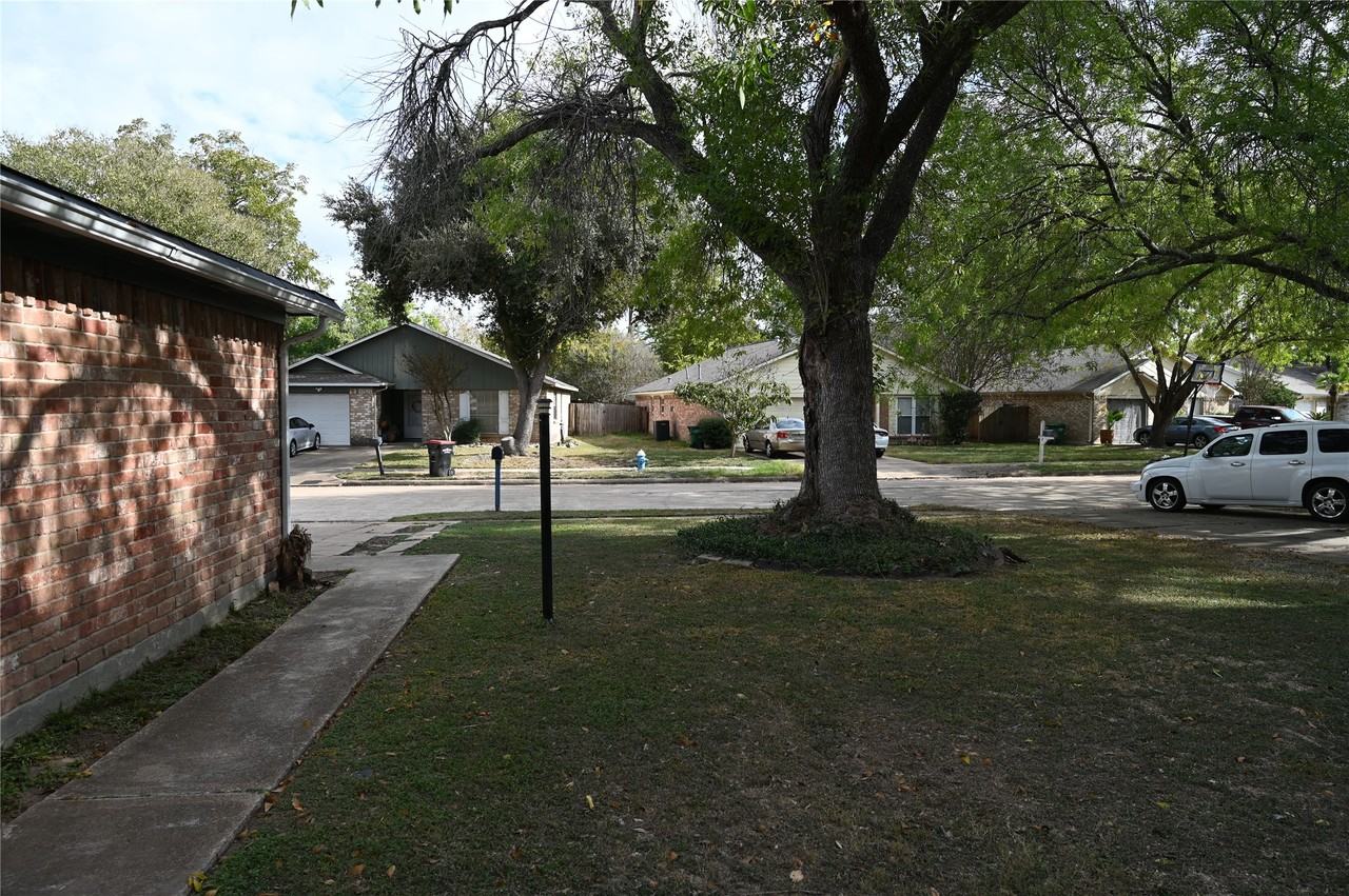 22119 Singing Spurs Dr #22119 - Photo 5 of 11