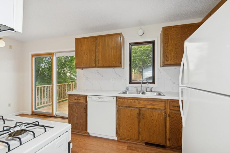 8983 Vinewood Ln N - Photo 4 of 20