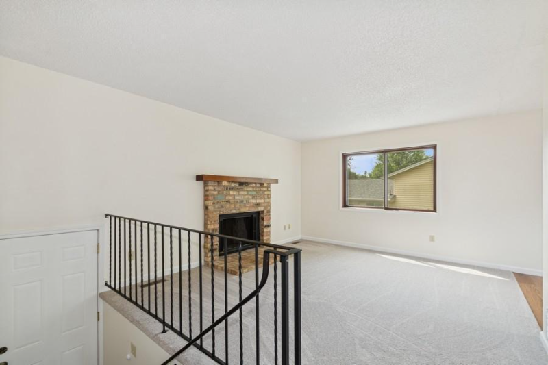 8983 Vinewood Ln N - Photo 5 of 20