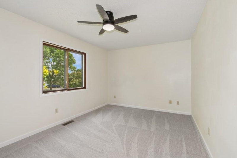 8983 Vinewood Ln N - Photo 6 of 20