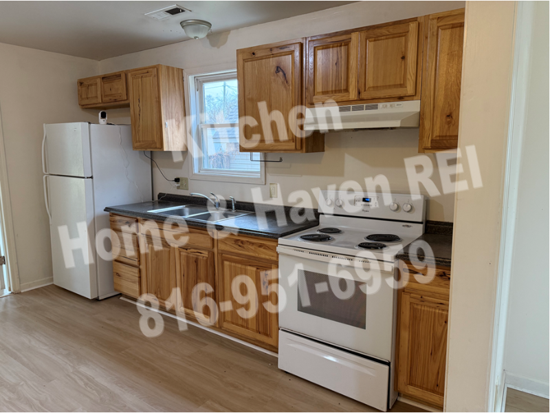 830 W Scott St - Photo 3 of 12