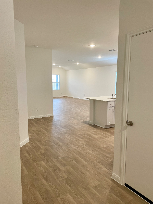 320 Yosemite Dr - Photo 4 of 18