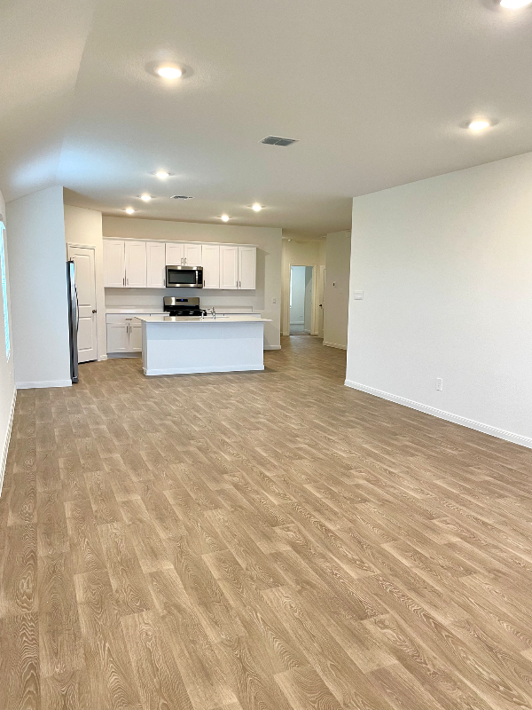 320 Yosemite Dr - Photo 6 of 18