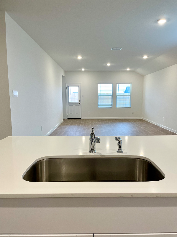 320 Yosemite Dr - Photo 7 of 18