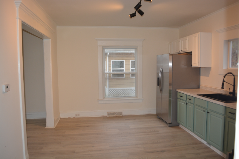 330 E Main St - Photo 5 of 20