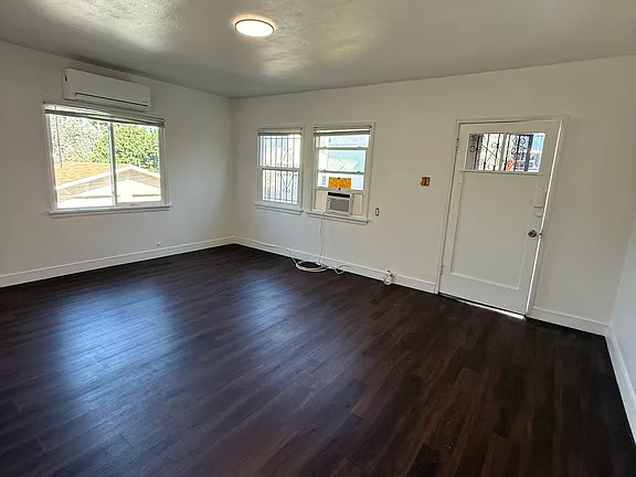 439 S Evergreen Ave #441 - Photo 7 of 14