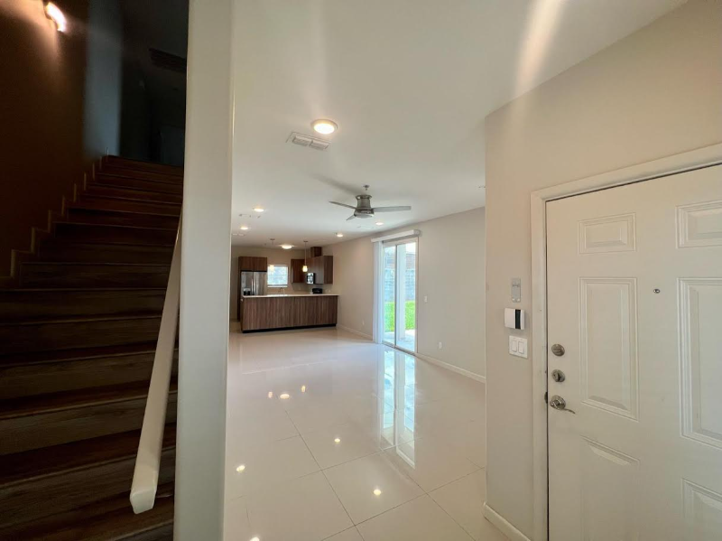 1021 La Cantera Avenue #4 - Photo 3 of 9