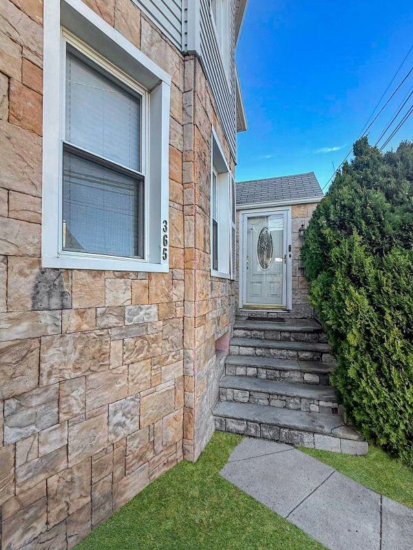 365 3rd St - Photo 2 of 31