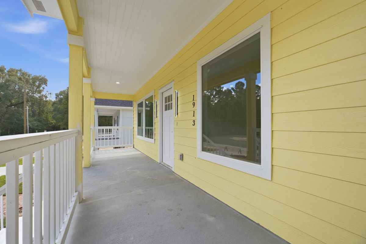 1913 North Ross Avenue - Photo 2 of 13