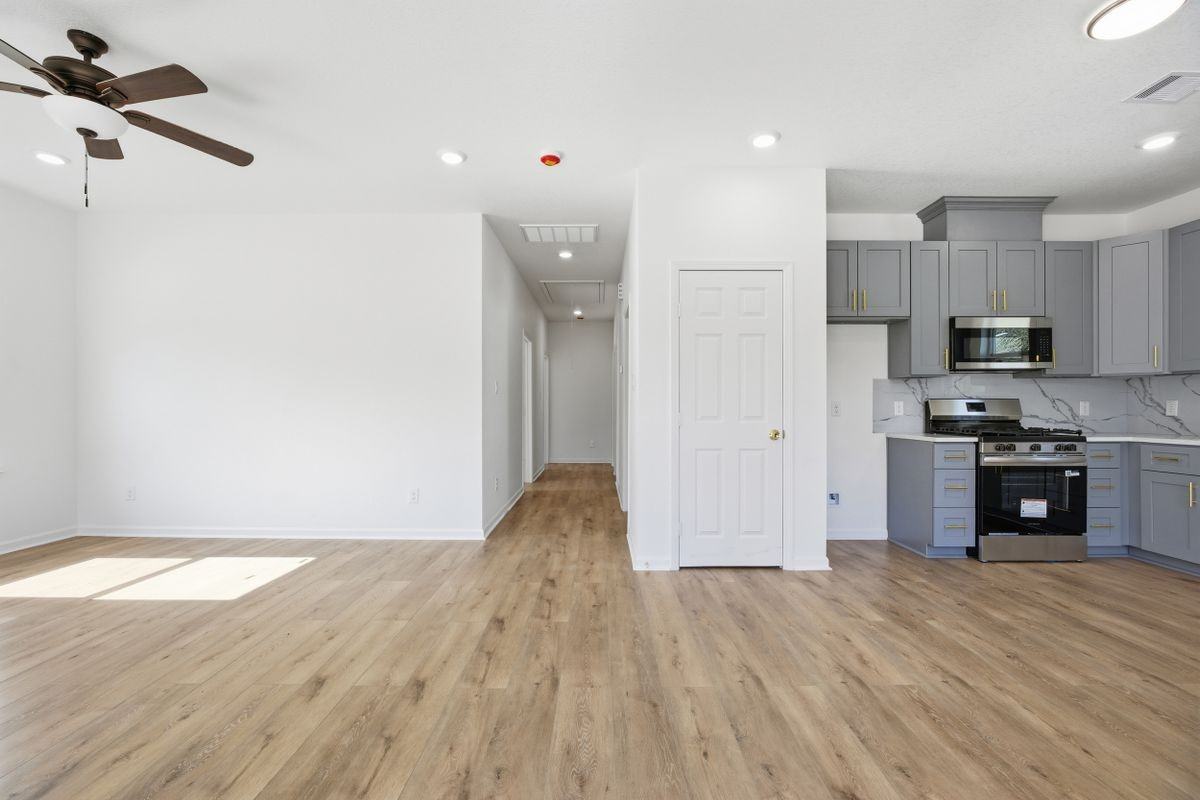 1913 North Ross Avenue - Photo 3 of 13