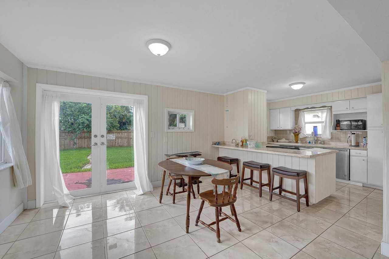 1506 Liberty Street - Photo 3 of 11