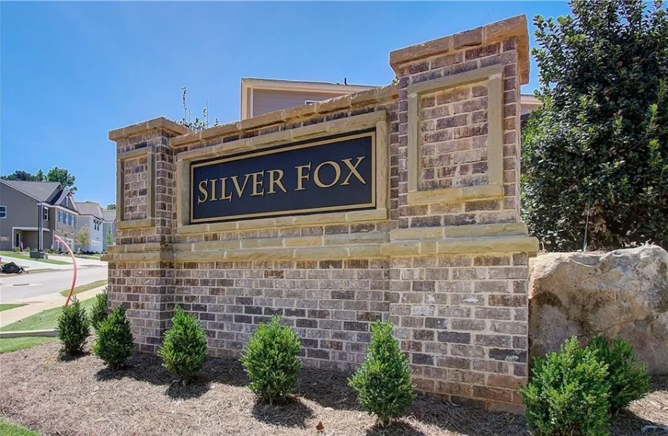 5136 Fox Den Rd #5136 - Photo 3 of 22