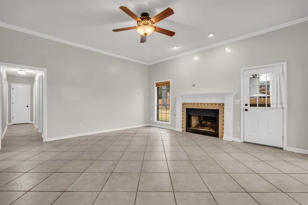 125 N Chestnut Dr #NA - Photo 3 of 28