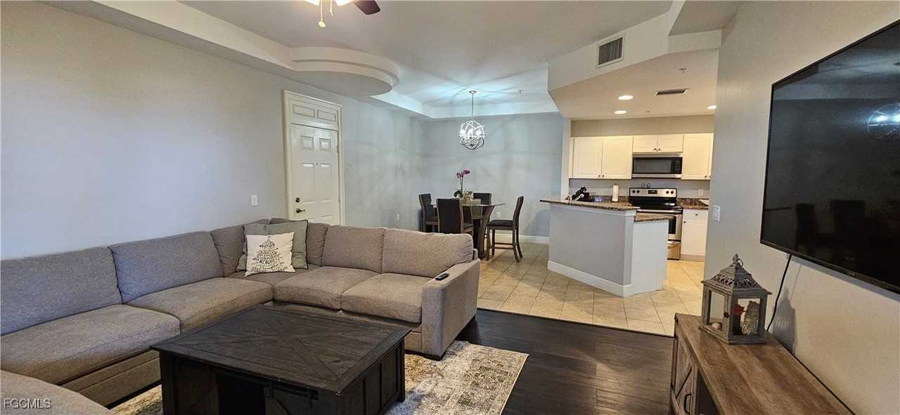 1502 Sw 50th St #104 - Photo 6 of 18