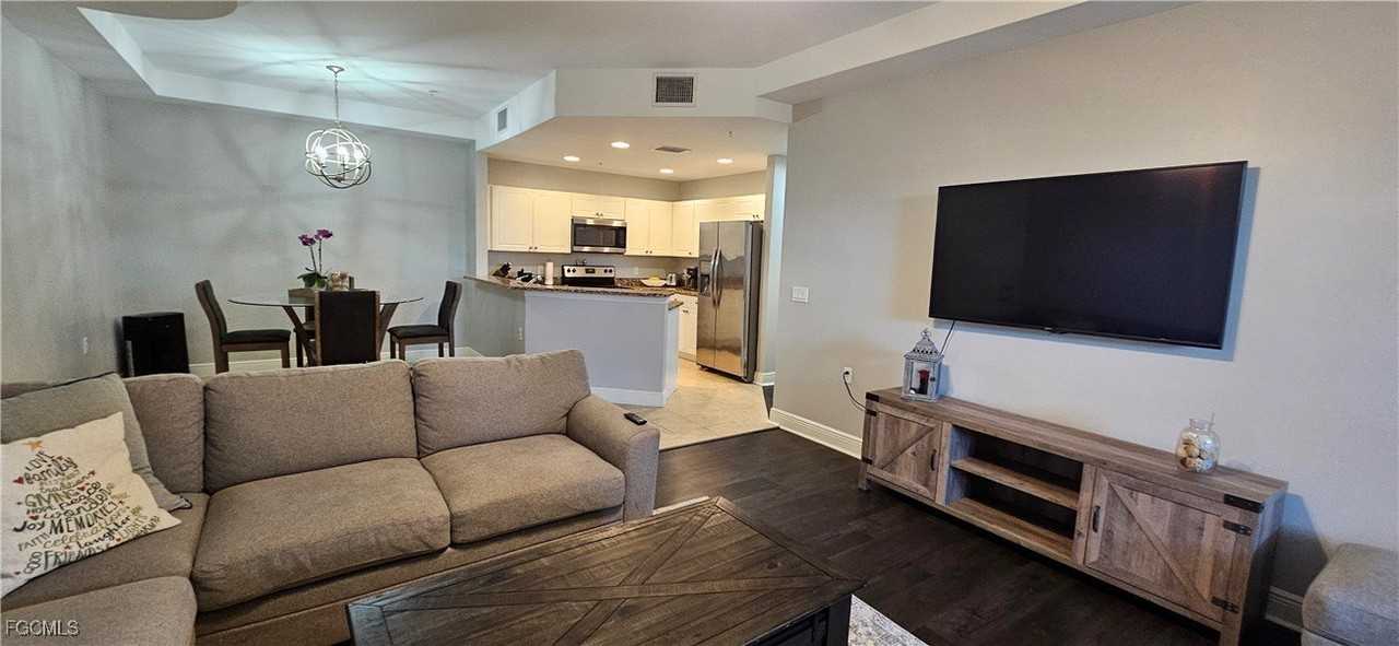 1502 Sw 50th St #104 - Photo 7 of 18