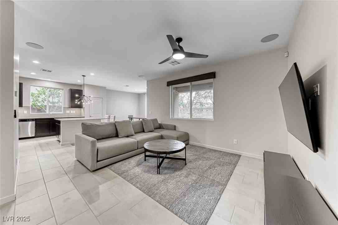 7012 Pearl Hilltop Ct - Photo 3 of 29