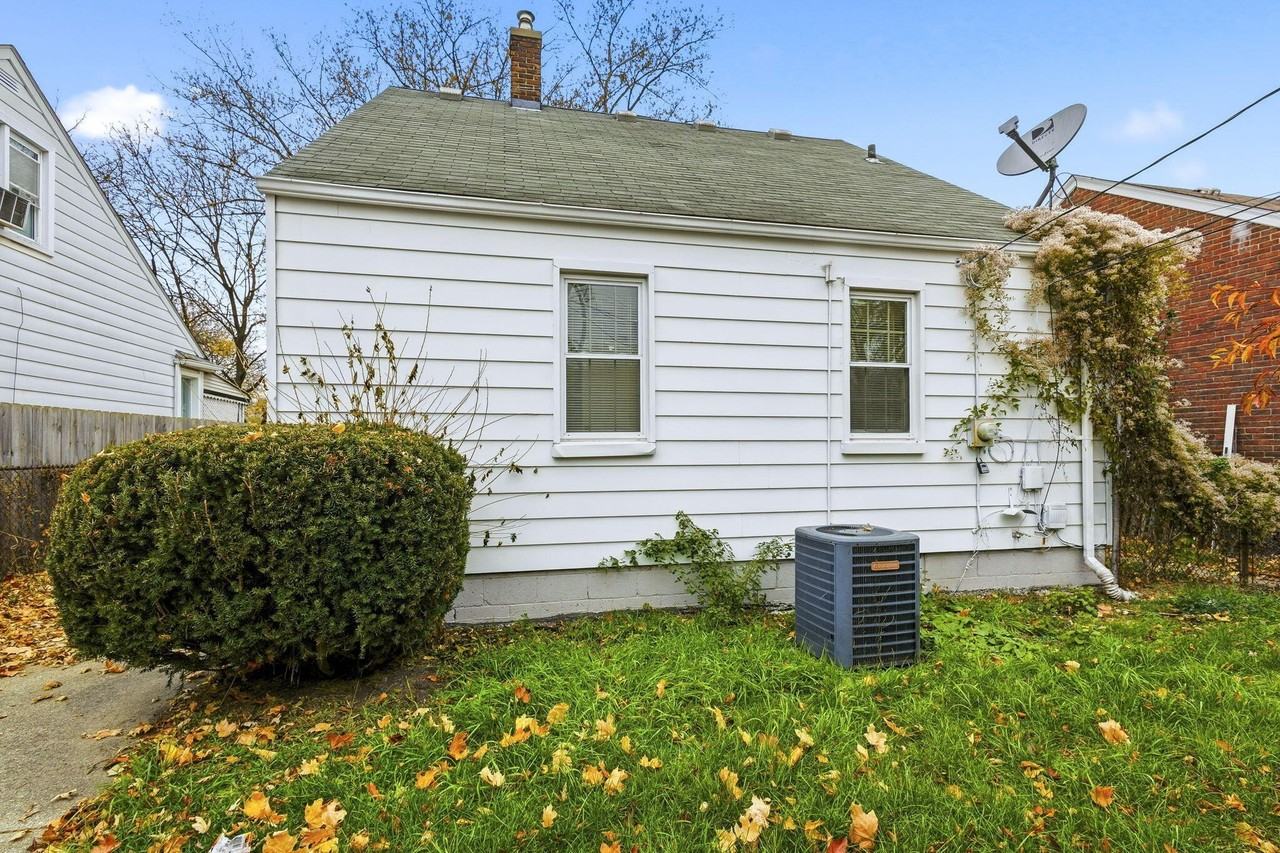 1541 Washington Ave - Photo 4 of 21