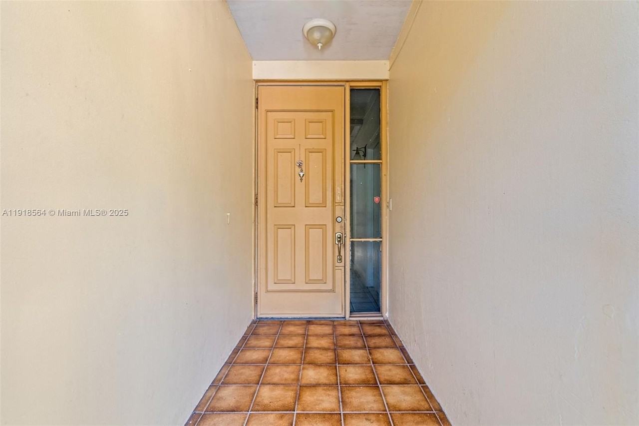 15504 Sharpecroft Dr #0 - Photo 5 of 48