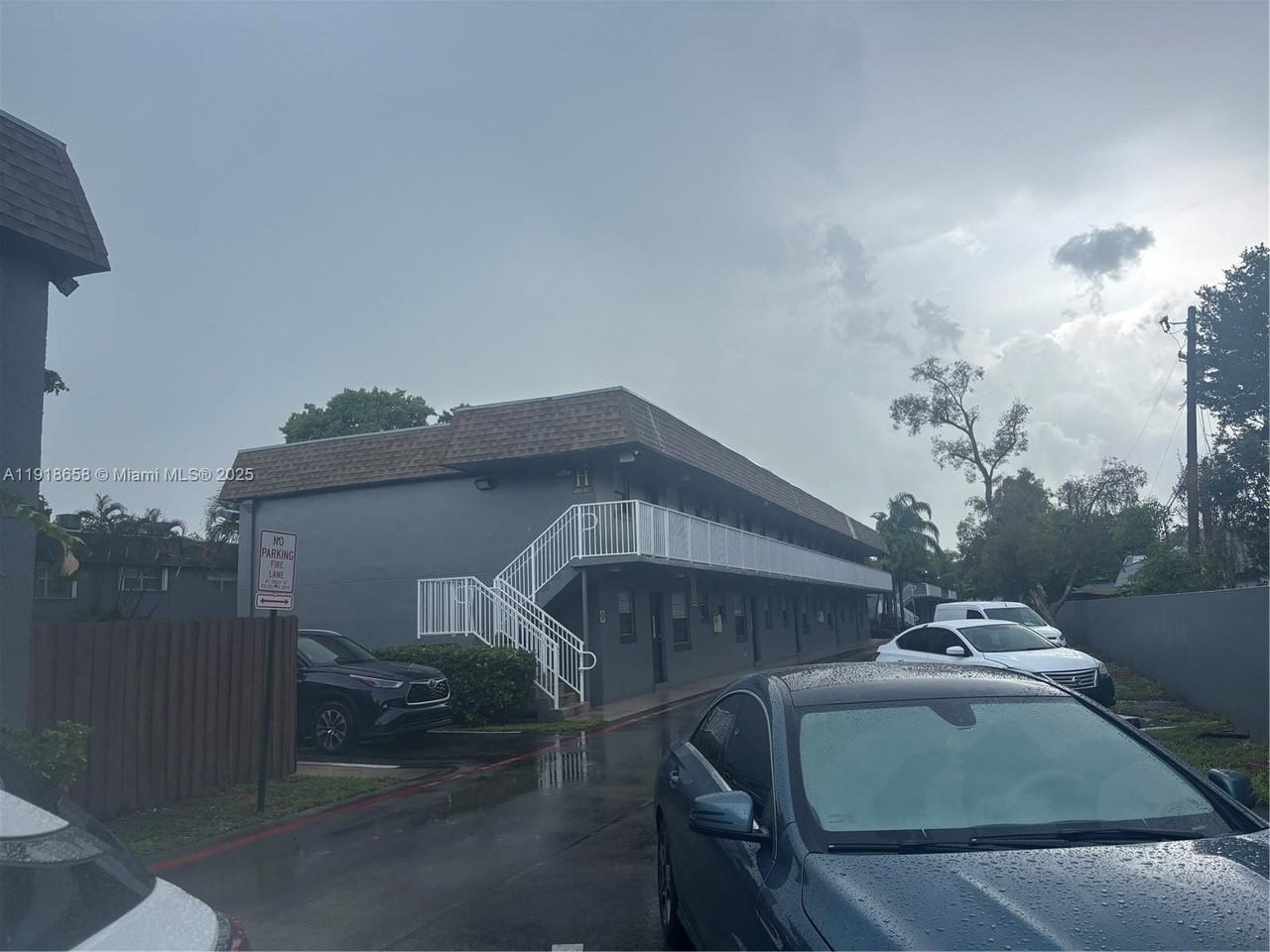 4871 Nw 9th Dr #4871 - Photo 2 of 8