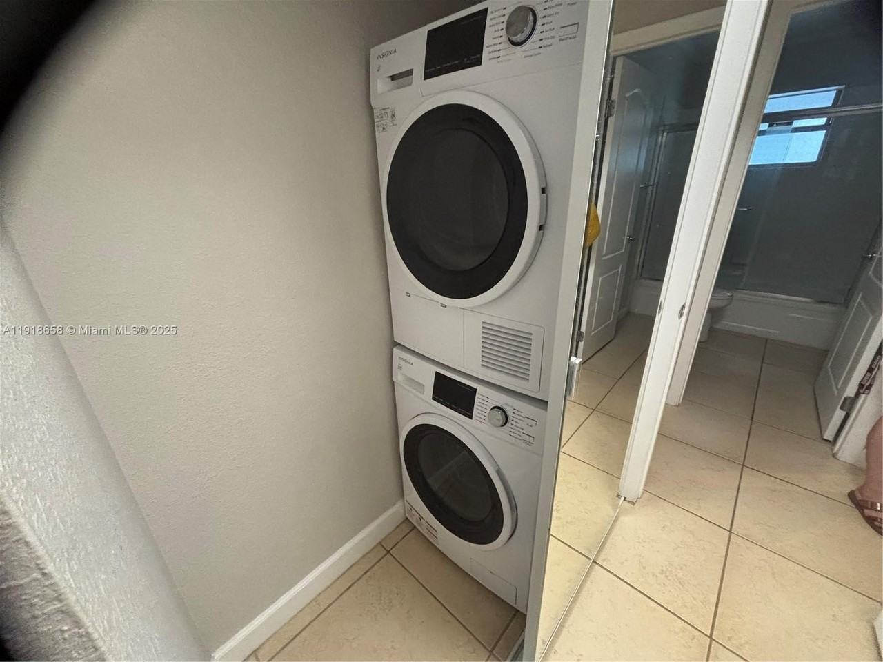 4871 Nw 9th Dr #4871 - Photo 3 of 8