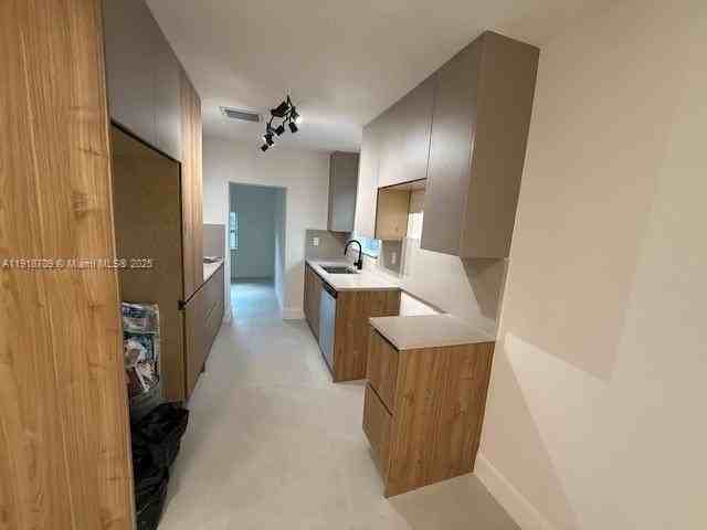 328 Ne 57th St - Photo 4 of 15