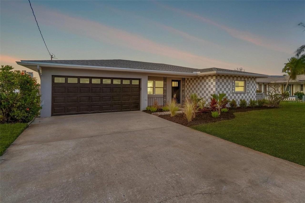 7160 S Shore Dr S - Photo 4 of 47