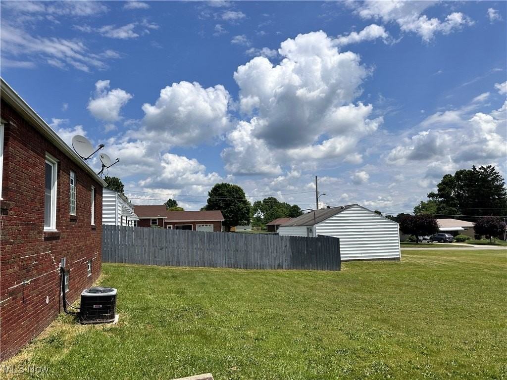 301 Park Dr - Photo 3 of 27