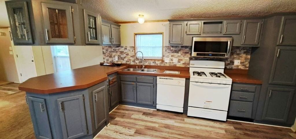 809 Bridge St #809 - Photo 4 of 13