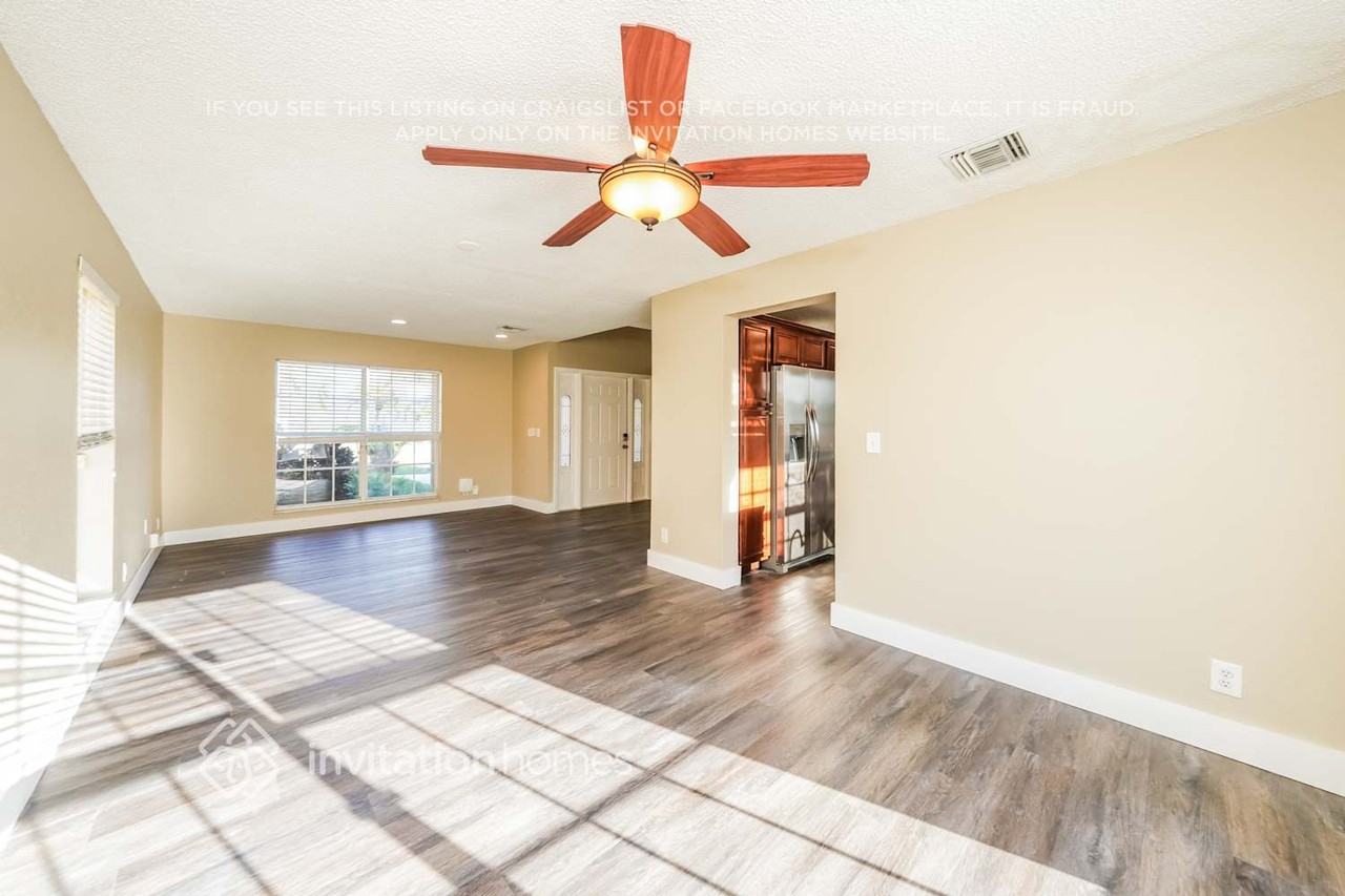 22548 Middletown Dr - Photo 5 of 18