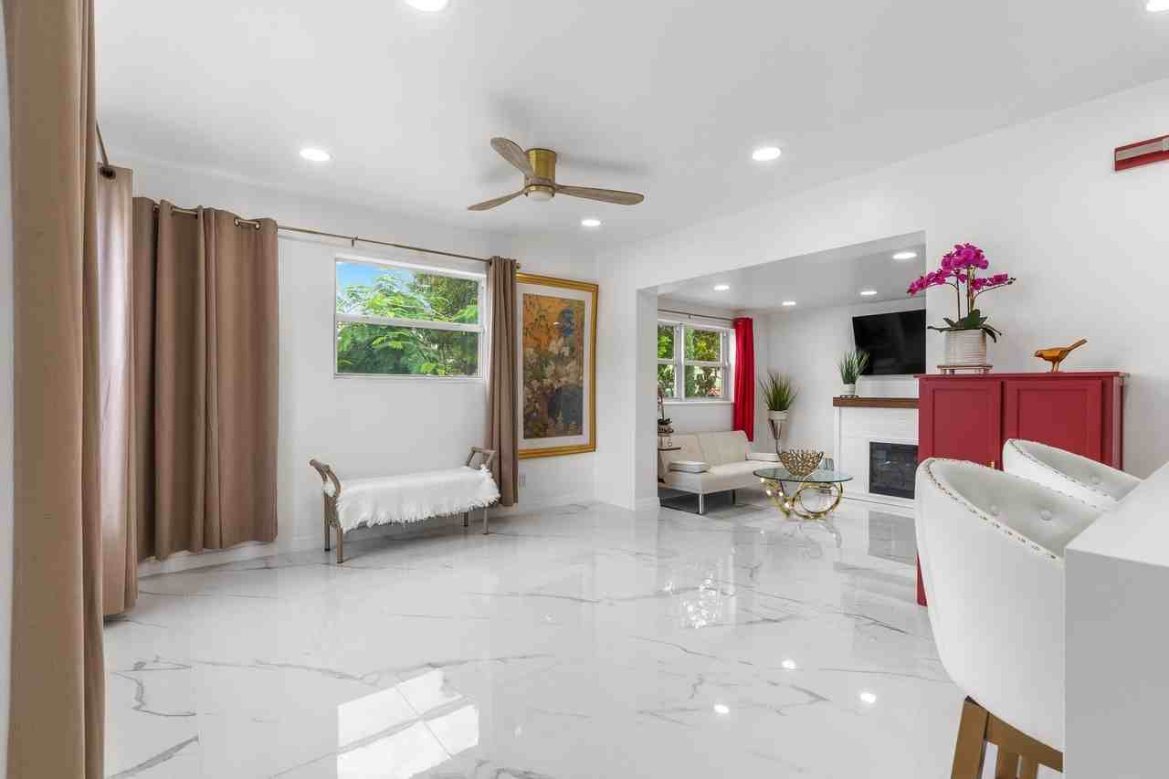 201 Ne 28th Ct - Photo 3 of 48