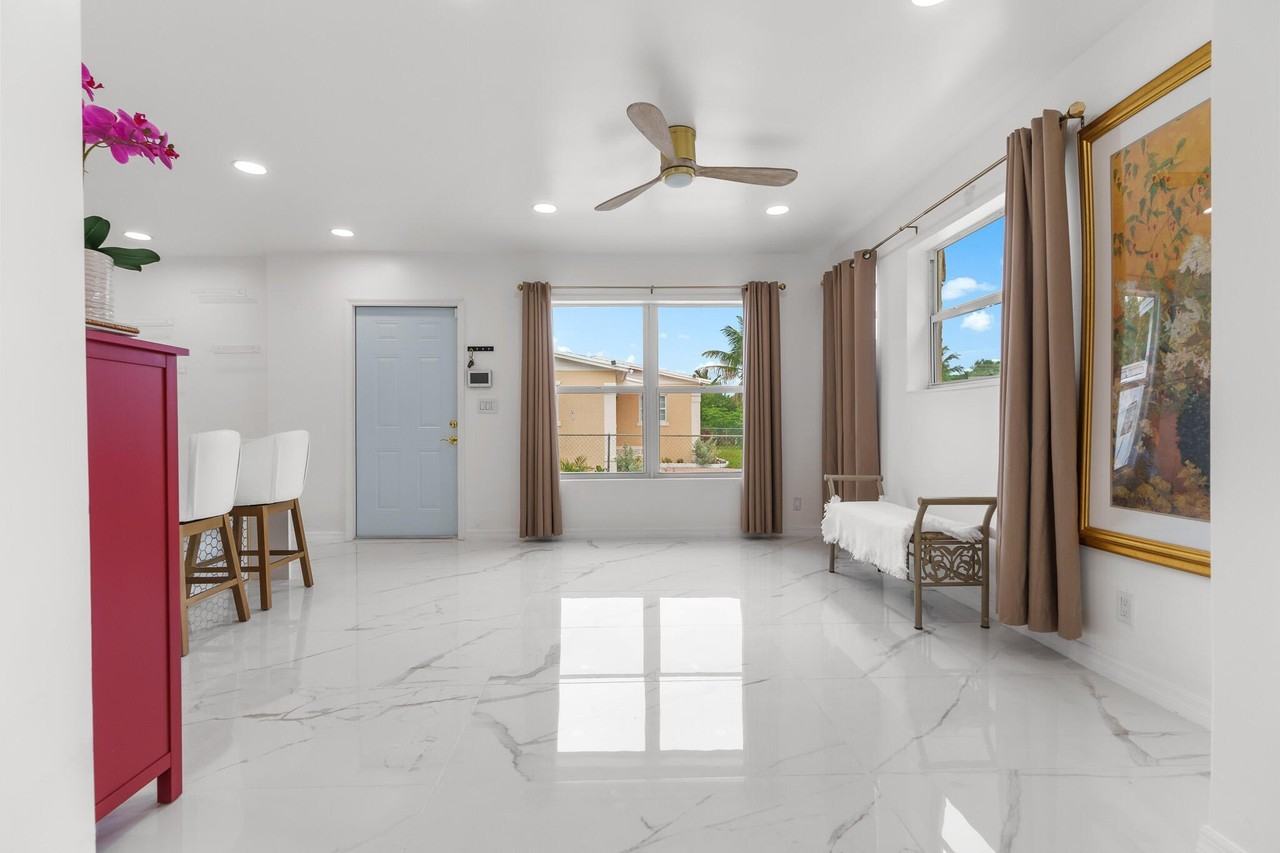 201 Ne 28th Ct - Photo 4 of 48